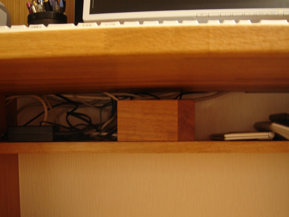 ナラで作るデスク一体型本棚
