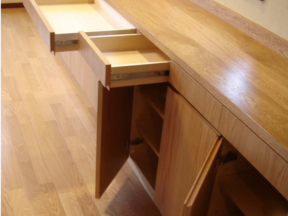 ナラを使ったジャパニーズモダンな家具