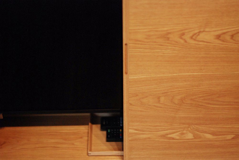 タモ板目のテレビが隠せるテレビボード