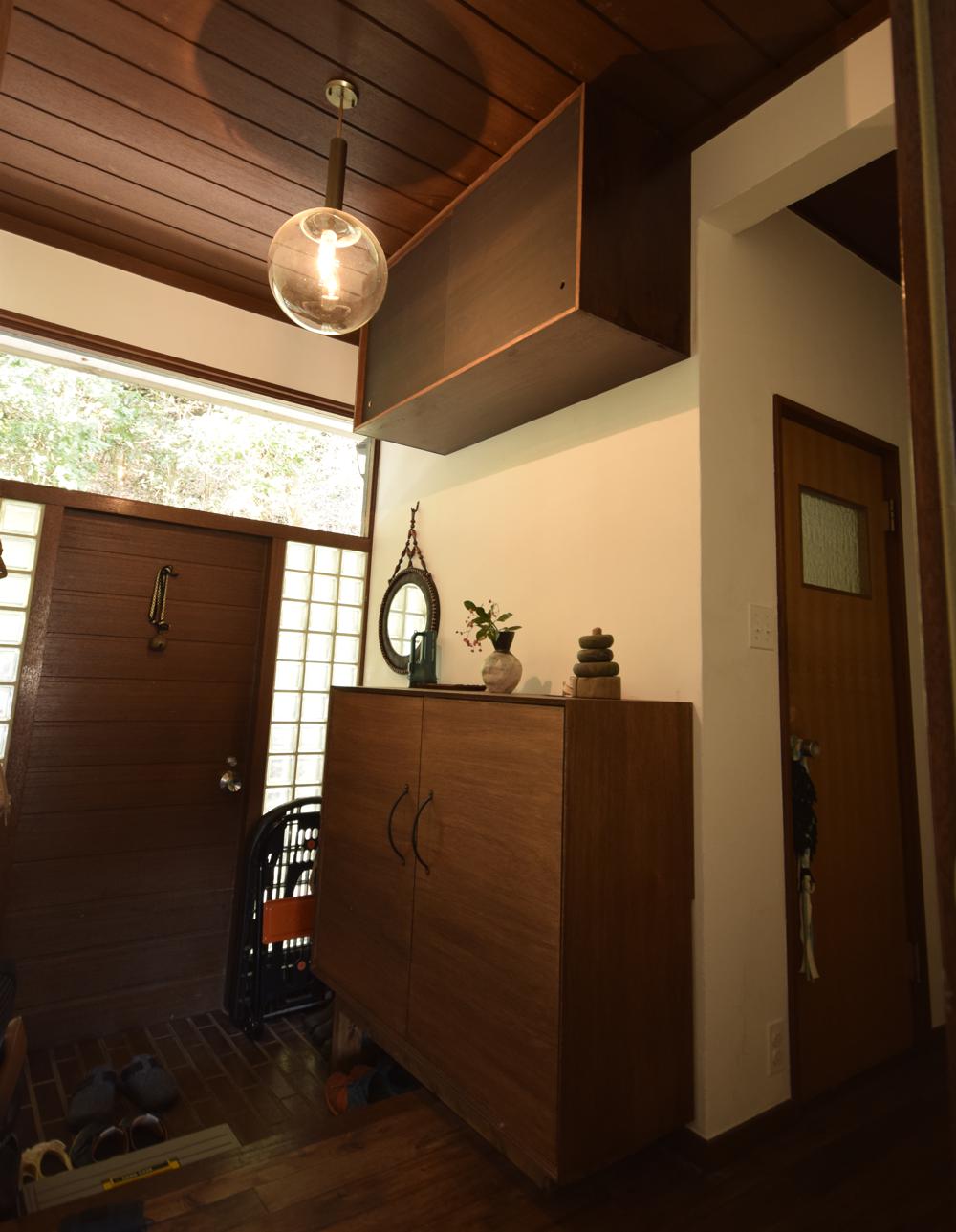 中古戸建を改装して、こじんまりした小屋のような温かなキッチンに