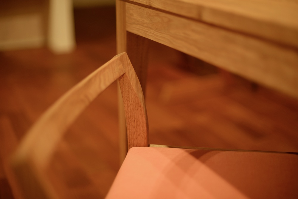 クルミのダイニングテーブルと椅子