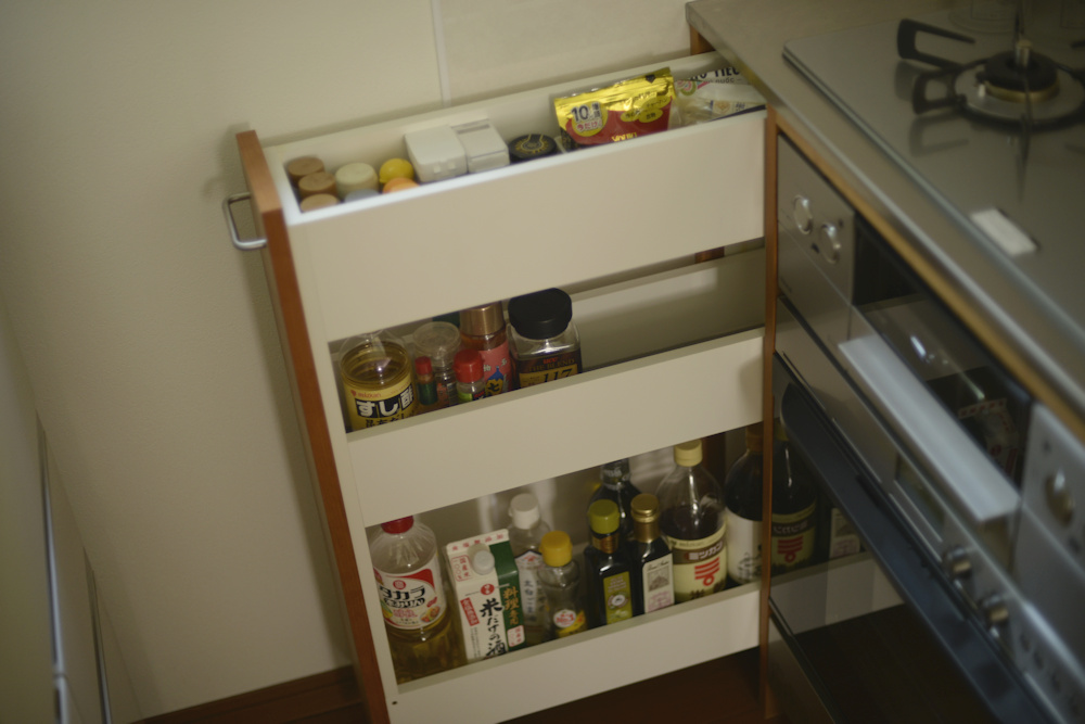 チェリーのオーダーキッチンの調味料用の引き出し